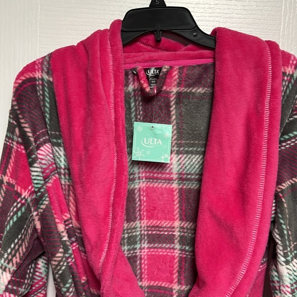 Ulta Short Robe - Picture 2 of 4